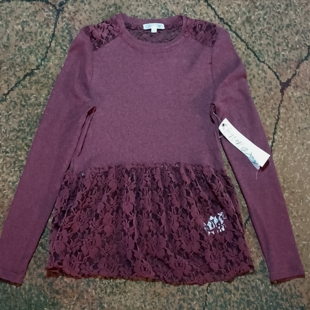 Taylor & Sage Maroon Top